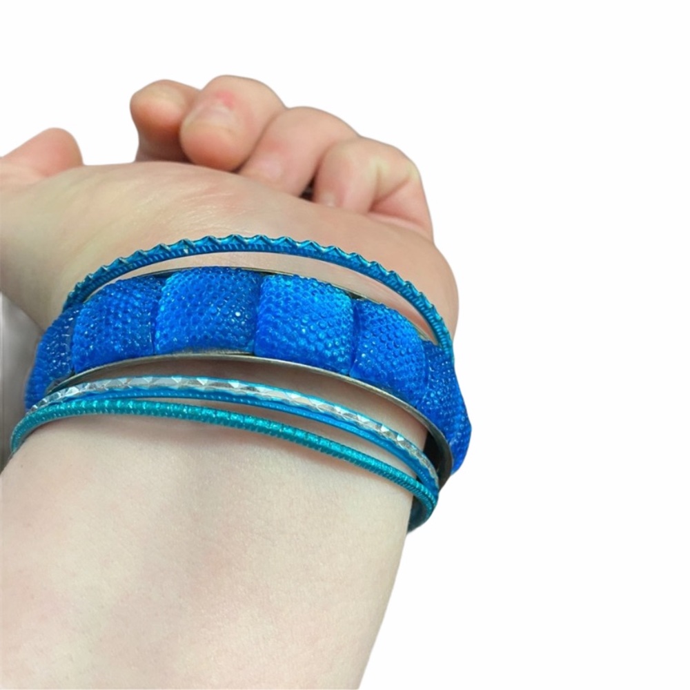 Blue bangle bracelets costume jewelry🎄 - Picture 2 of 3